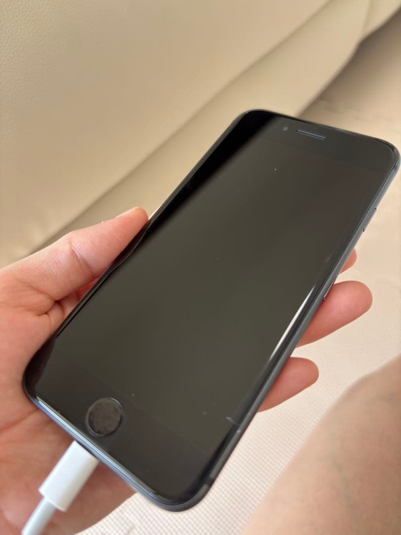 iPhone 8 64GB SIMフリー 背面キズあり