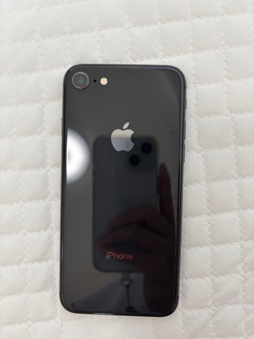 iPhone 8 64GB SIMフリー 背面キズあり