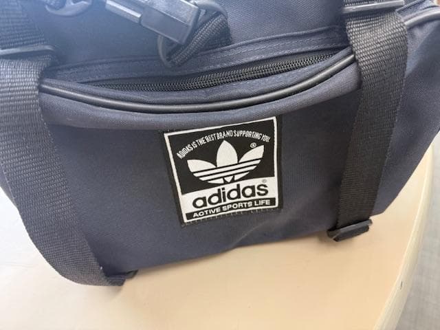 adidas大容量ボストンバックキャスター付き紺色