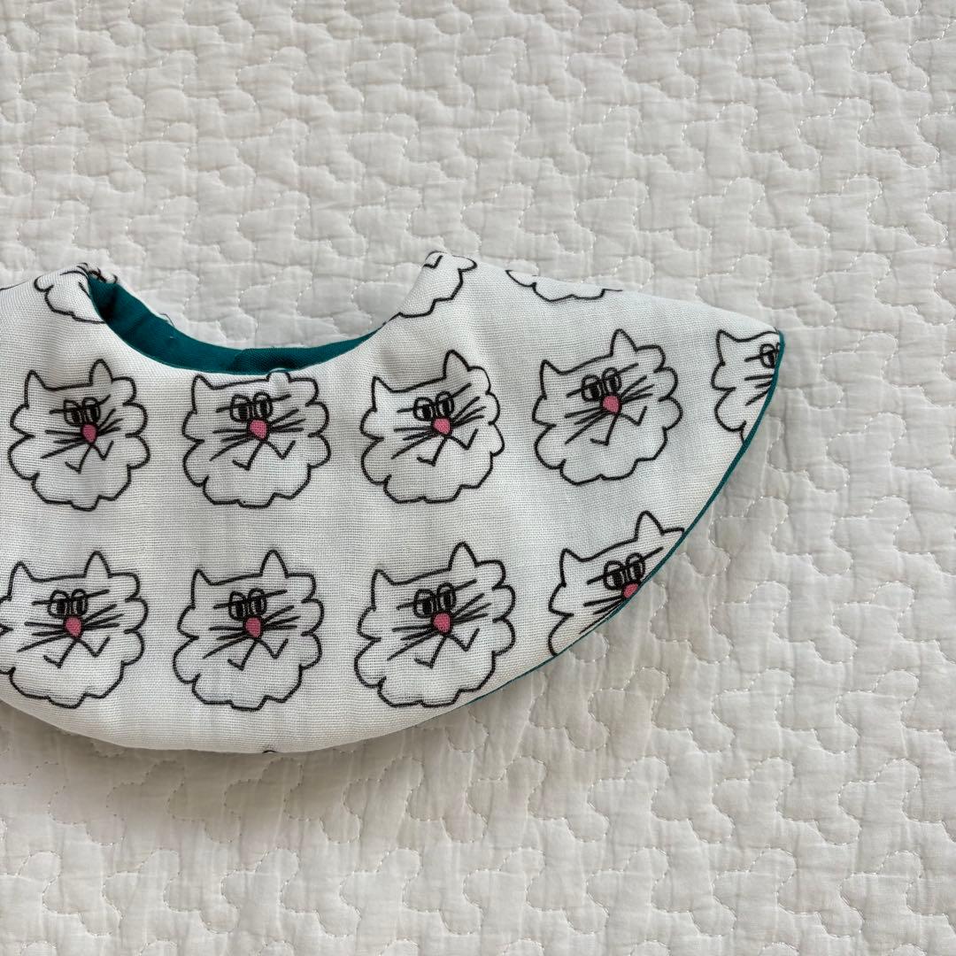 はまち　ハンドメイド　まんまるスタイ　白ネコ