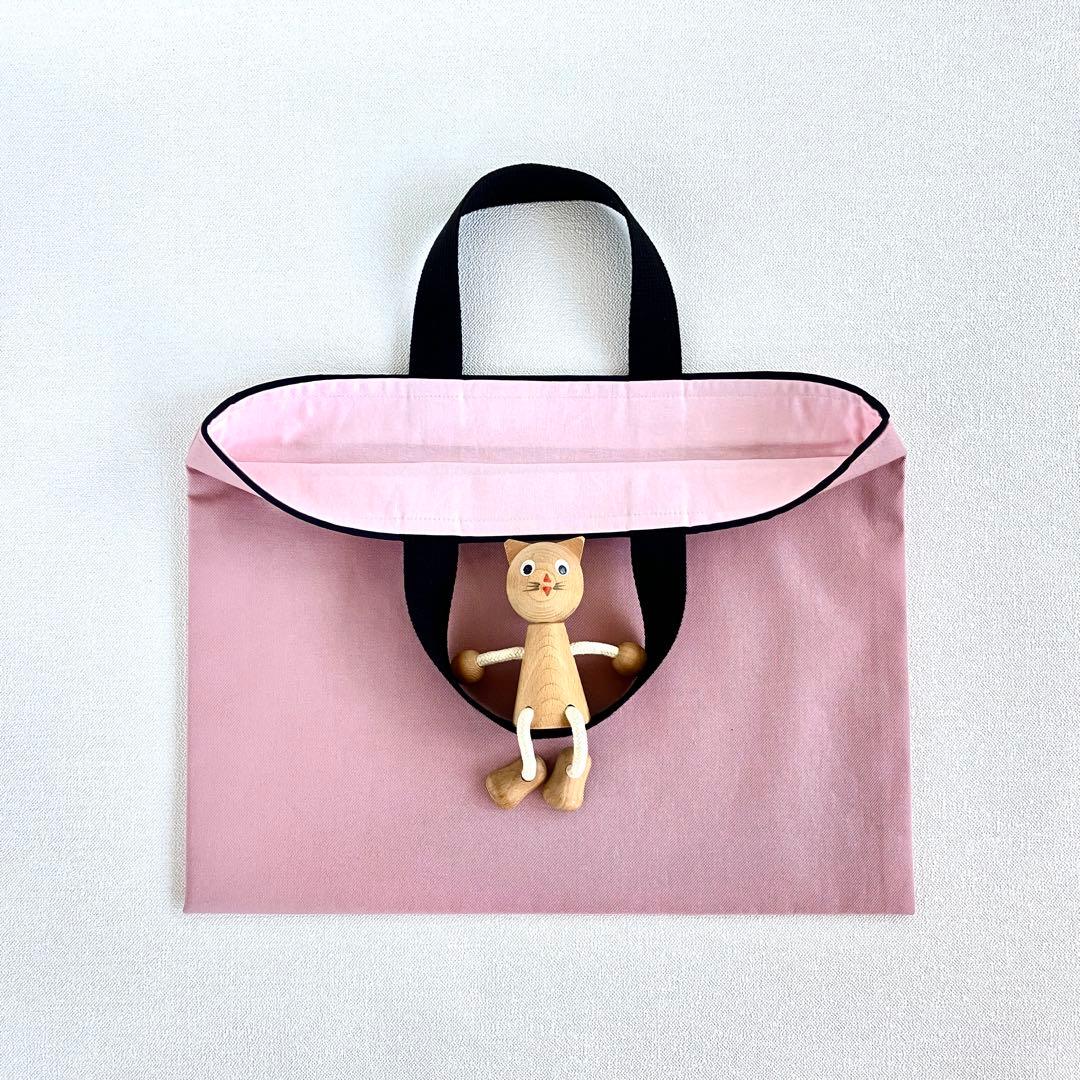 手刺繍のさくらんぼのレッスンバッグと上履き入れのセット (グレイッシュピンク)