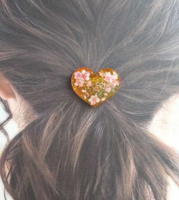 桜舞い散るハートレジンヘアゴム