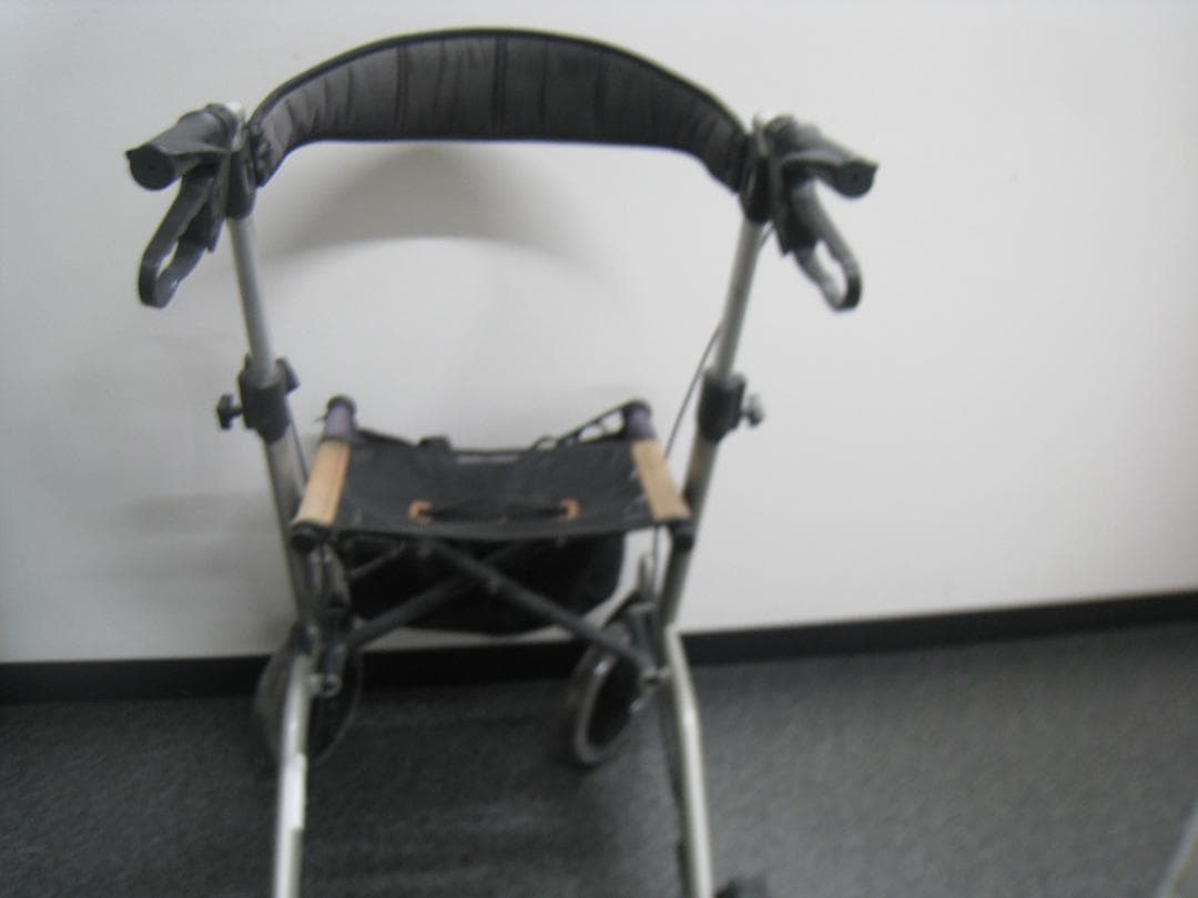 ナブテスコ　CONPAL 抑速ブレーキ付き歩行車 歩行器 シルバーカー ②