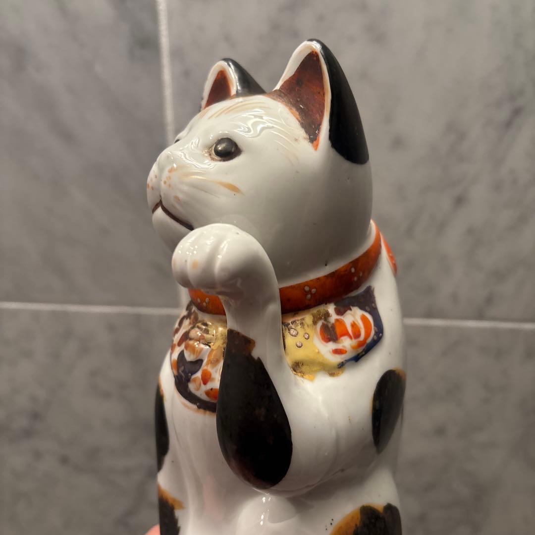 アンティーク明治時代妖艶な瞳や金彩の長いまつ毛、おヒゲで雰囲気抜群な招き猫