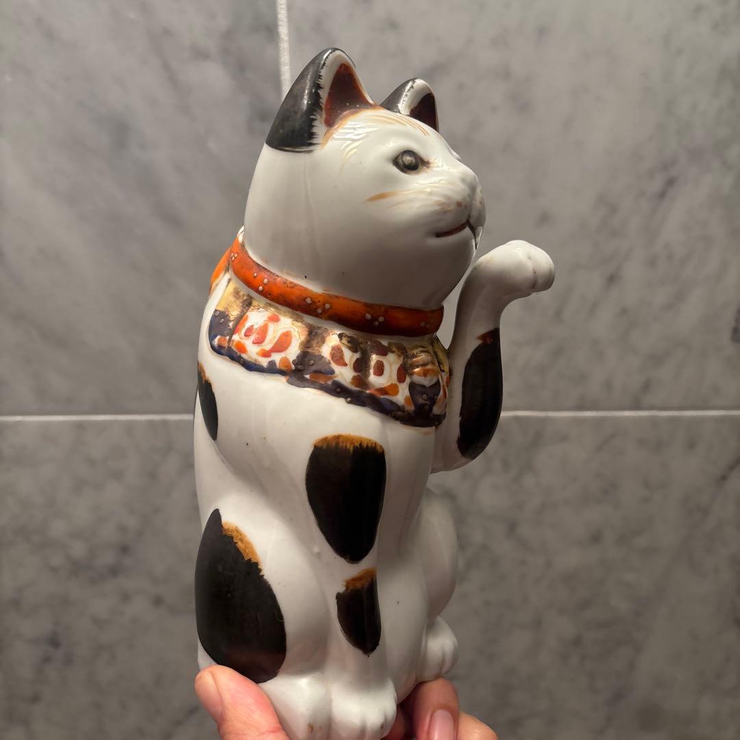 アンティーク明治時代妖艶な瞳や金彩の長いまつ毛、おヒゲで雰囲気抜群な招き猫