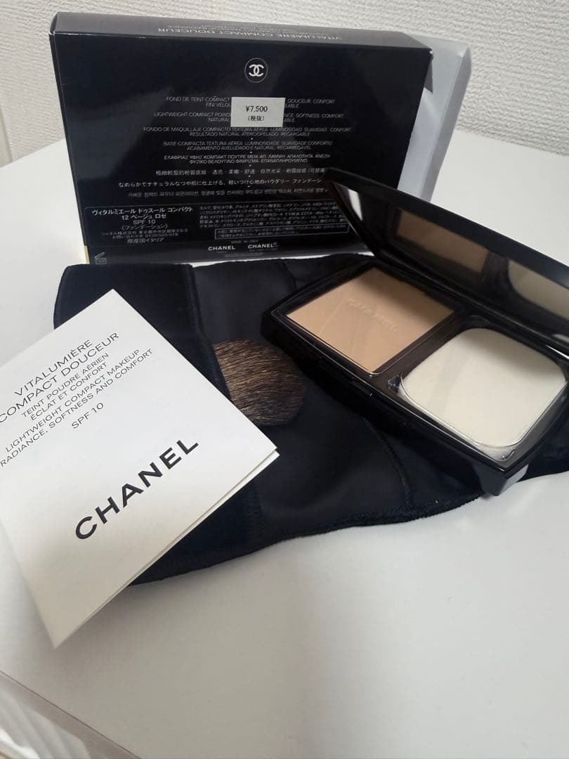 新品CHANELヴィタルドゥスールコンパクト12ベージュロゼSPF10ファンデ