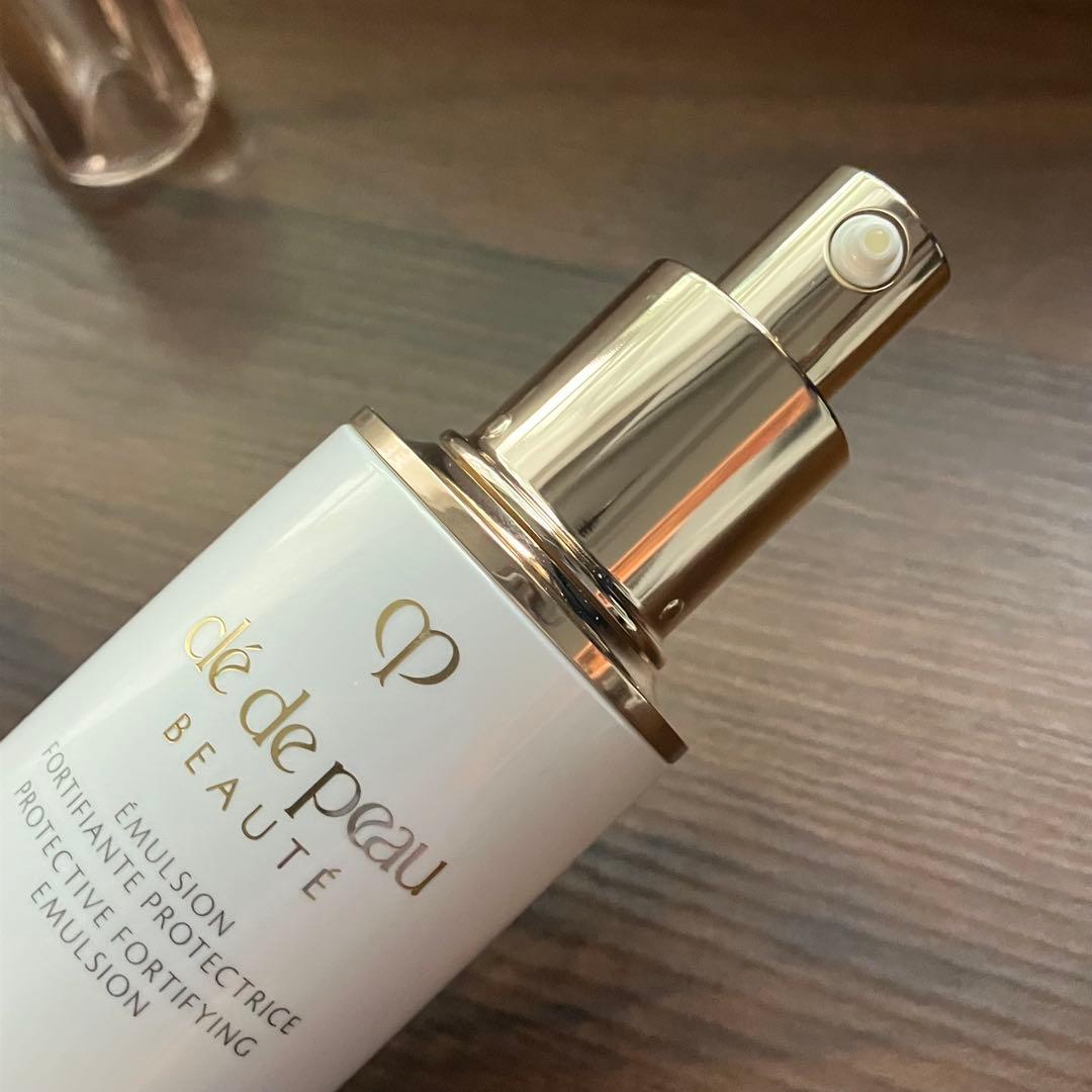 クレドポーボーテ　clé de peau エマルジョン 朝用乳液