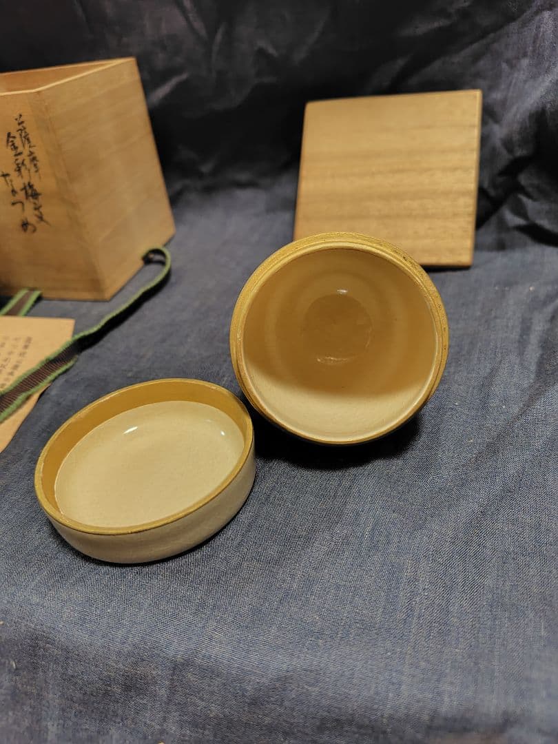 薩摩焼　茶入　金彩梅文　なつめ　是枝秀苑　共箱、箱書き付　花柄陶器　茶道具