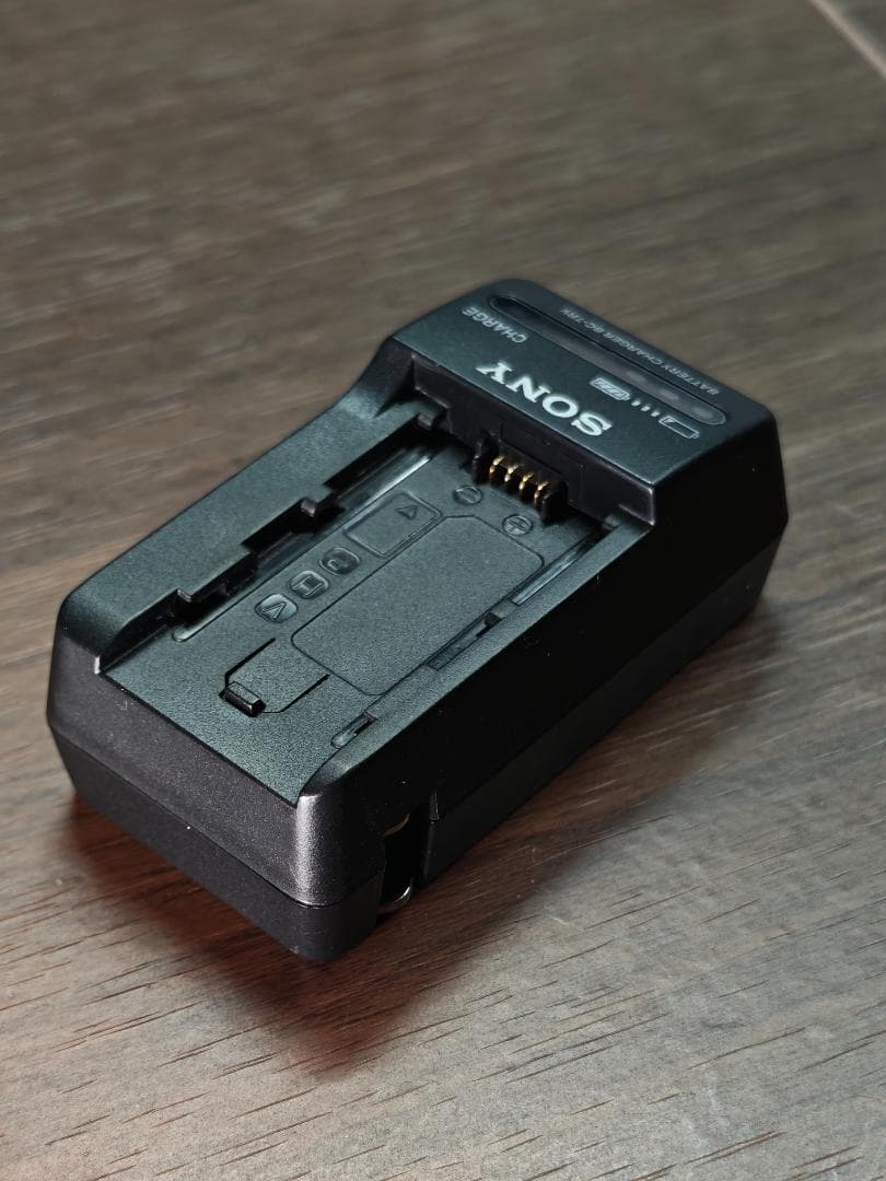 SONY BC-TRV ビデオカメラ用充電器とバッテリー