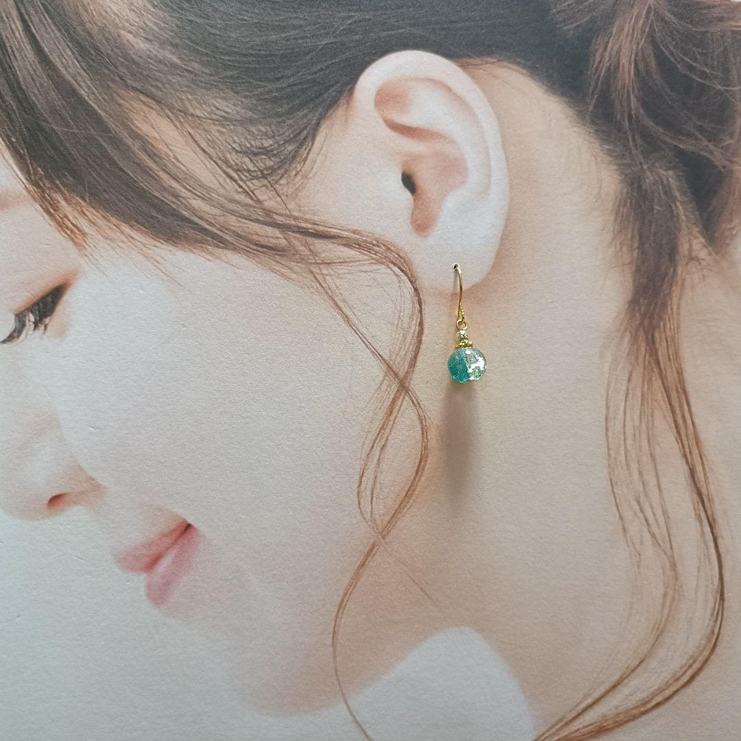 No.300 クラック入りガラスビーズのピアス ハンドメイド