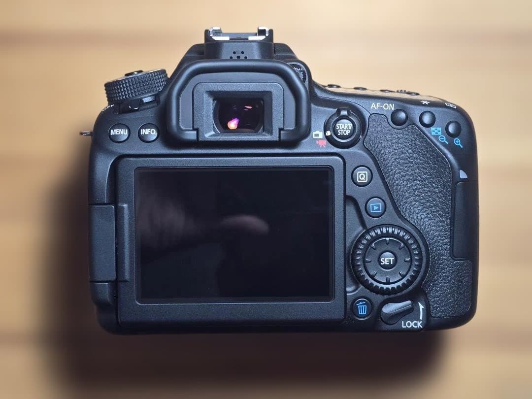 【極美品】Canon EOS 80D ボディ 防湿庫保管