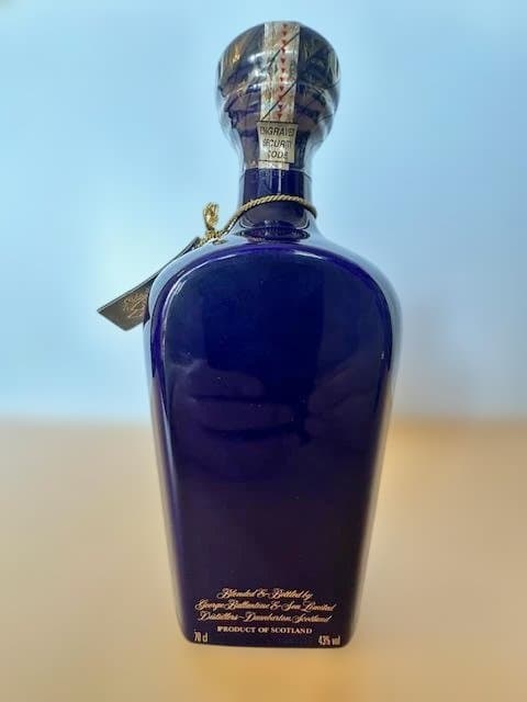 【未開栓・箱付】バランタイン 21年 青陶器ボトル 700ml 43% 古酒