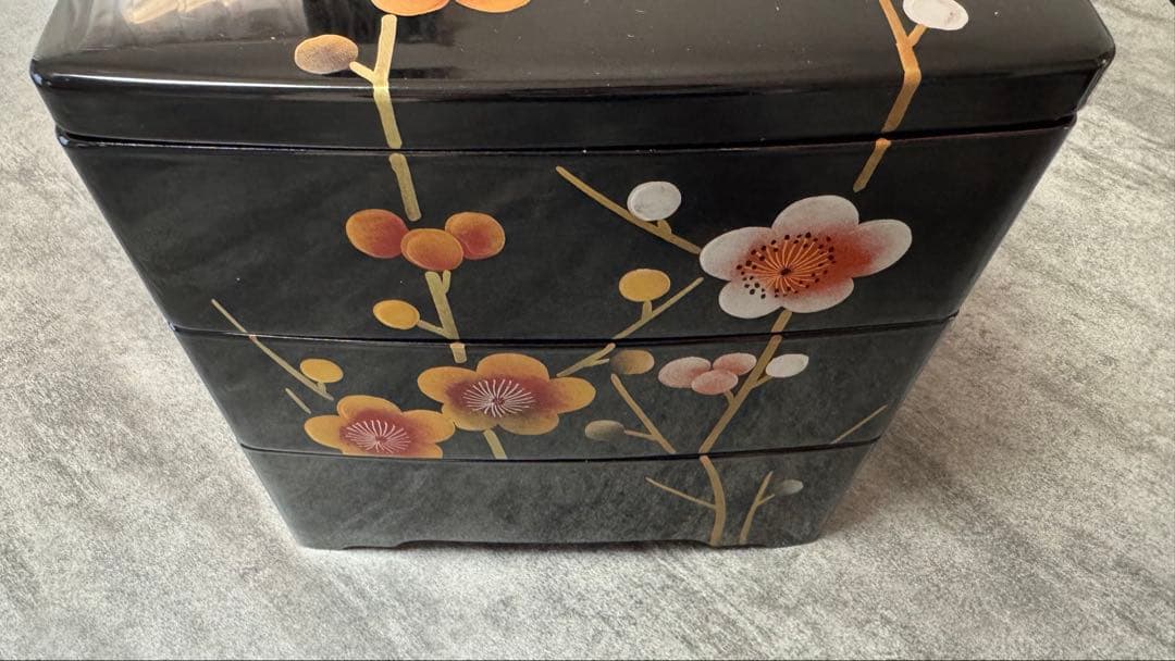 希少うるし塗装　新品　漆器 重箱 梅の花 3段　黒　胴張　6.5 三段重　枝梅