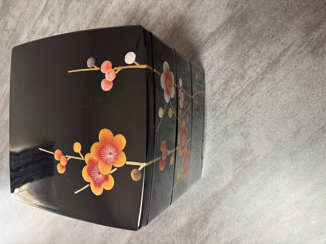 希少うるし塗装　新品　漆器 重箱 梅の花 3段　黒　胴張　6.5 三段重　枝梅