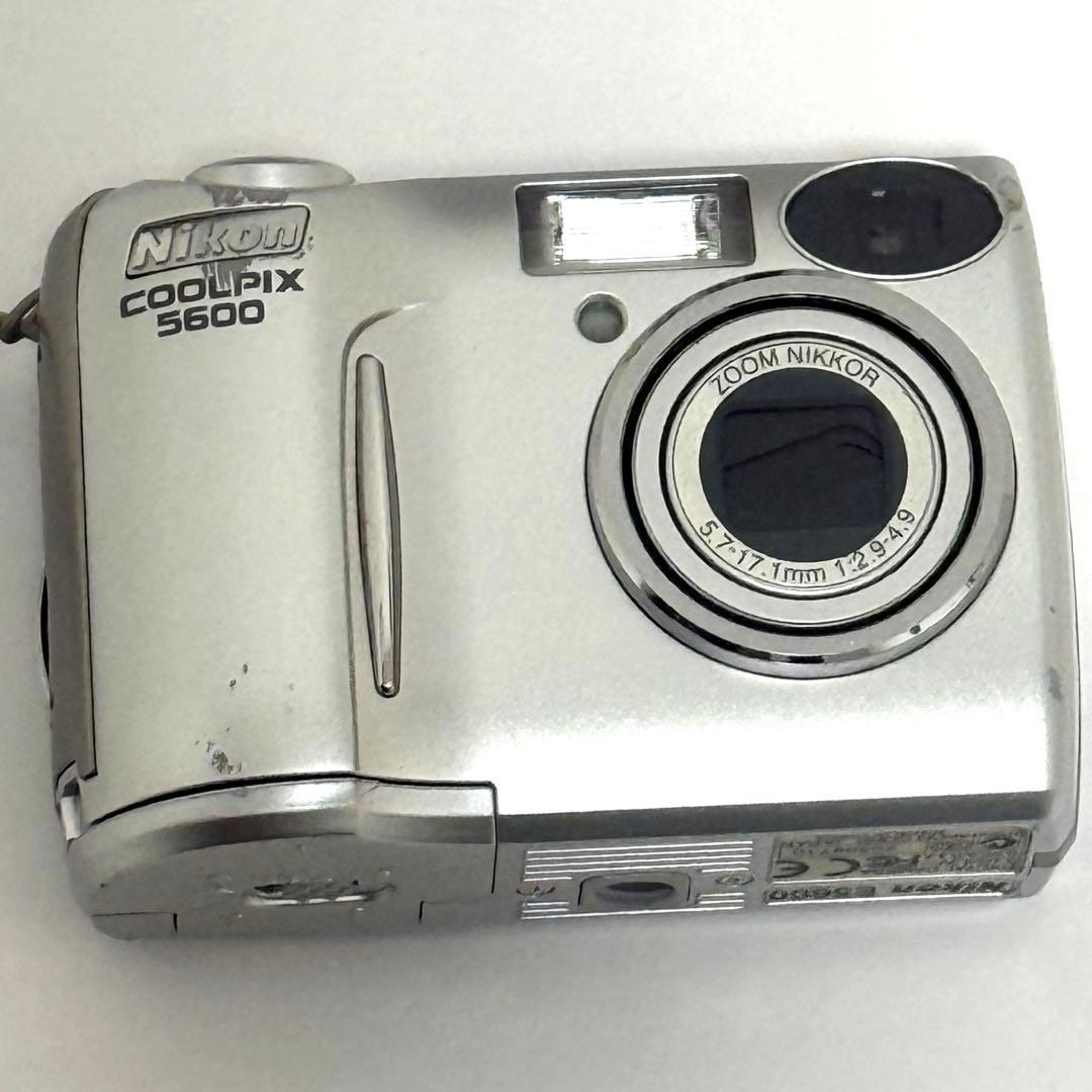 ニコン クールピクス 5600 箱付き 電池付き デジカメ シルバー 説明書有