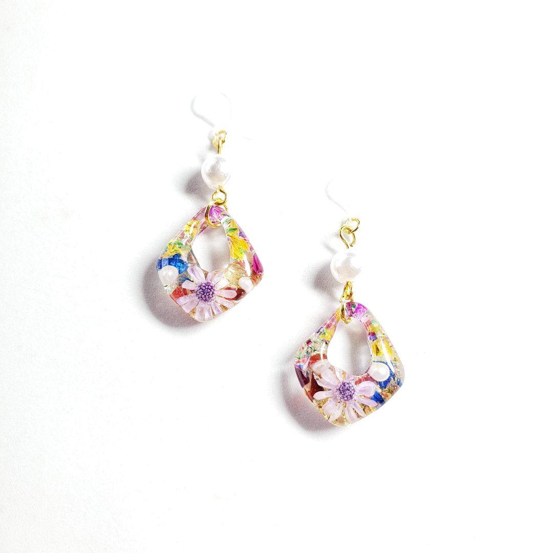 No.1597-B　ドライフラワーとパール☆レジン☆ピアス・イヤリング
