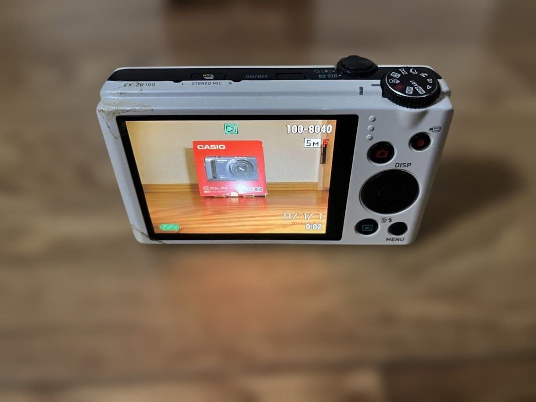 CASIO EXILIM EX-ZR100 コンパクトデジタルカメラ