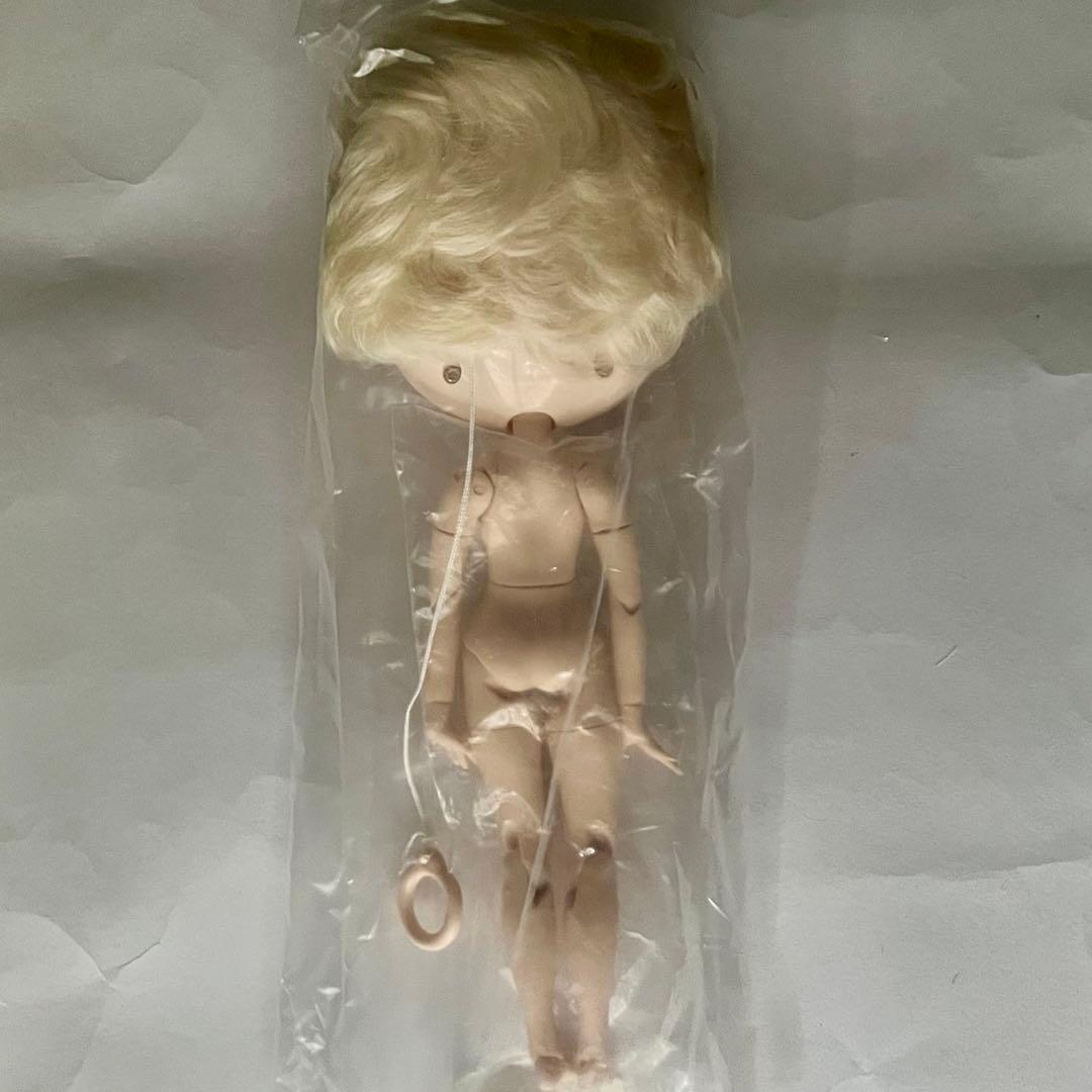 アイシードール 男の子 白肌？  レモンカラー