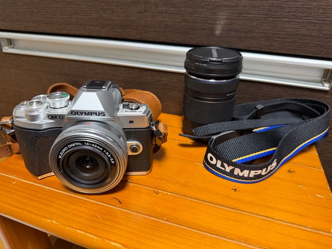 OLYMPUS OM-D ミラーレス一眼カメラ　E-10 MARK Ⅲ