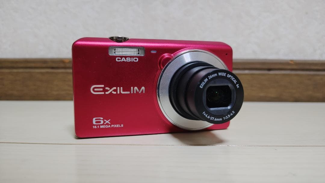 美品 動作確認済 CASIO EXILIM EX-Z880 赤 軽量 胸ポケット