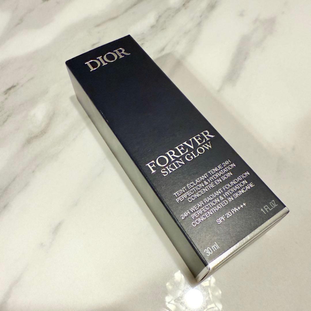 Dior ディオールスキン フォーエヴァー フルイド グロウ 00