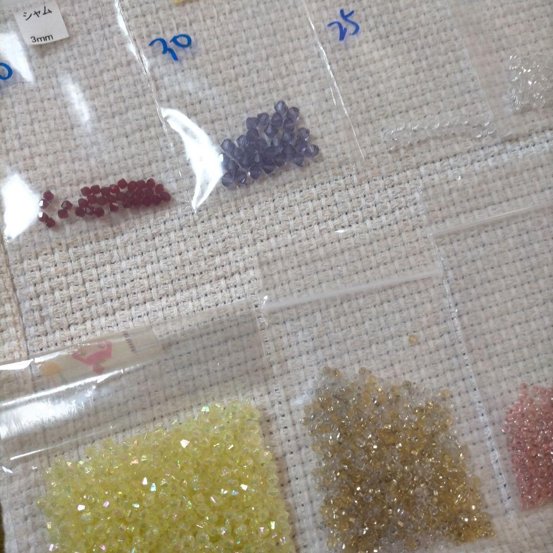 ♥スワロフスキービーズ　ハンドメイド　まとめ売り1000個以上‼️オマケ付き♥