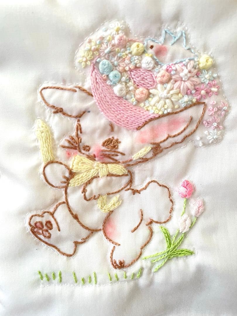 アンティークキルトミニクッション＆ハンドメイド刺繍うさぎちゃん·͜· ♡