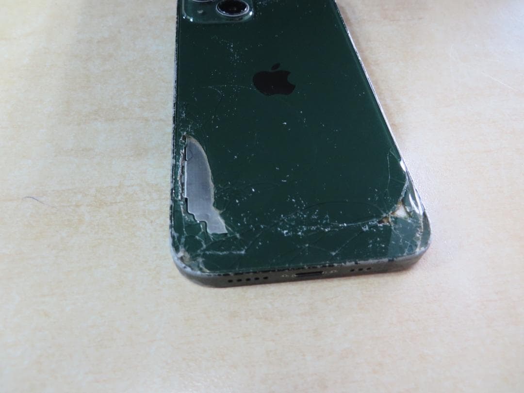 apple iPhone13 　256GBシムフリー 背面割れ ジャンク品