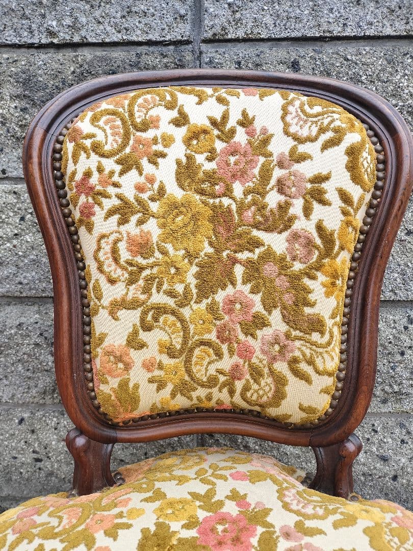 アンティーク　フランス　猫足　花柄　刺繍　木製椅子　チェア