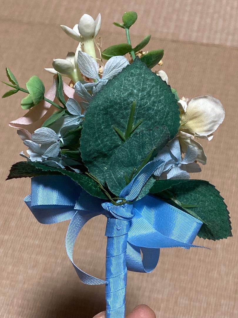 ハンドメイドのブーケとブートニアのセット
