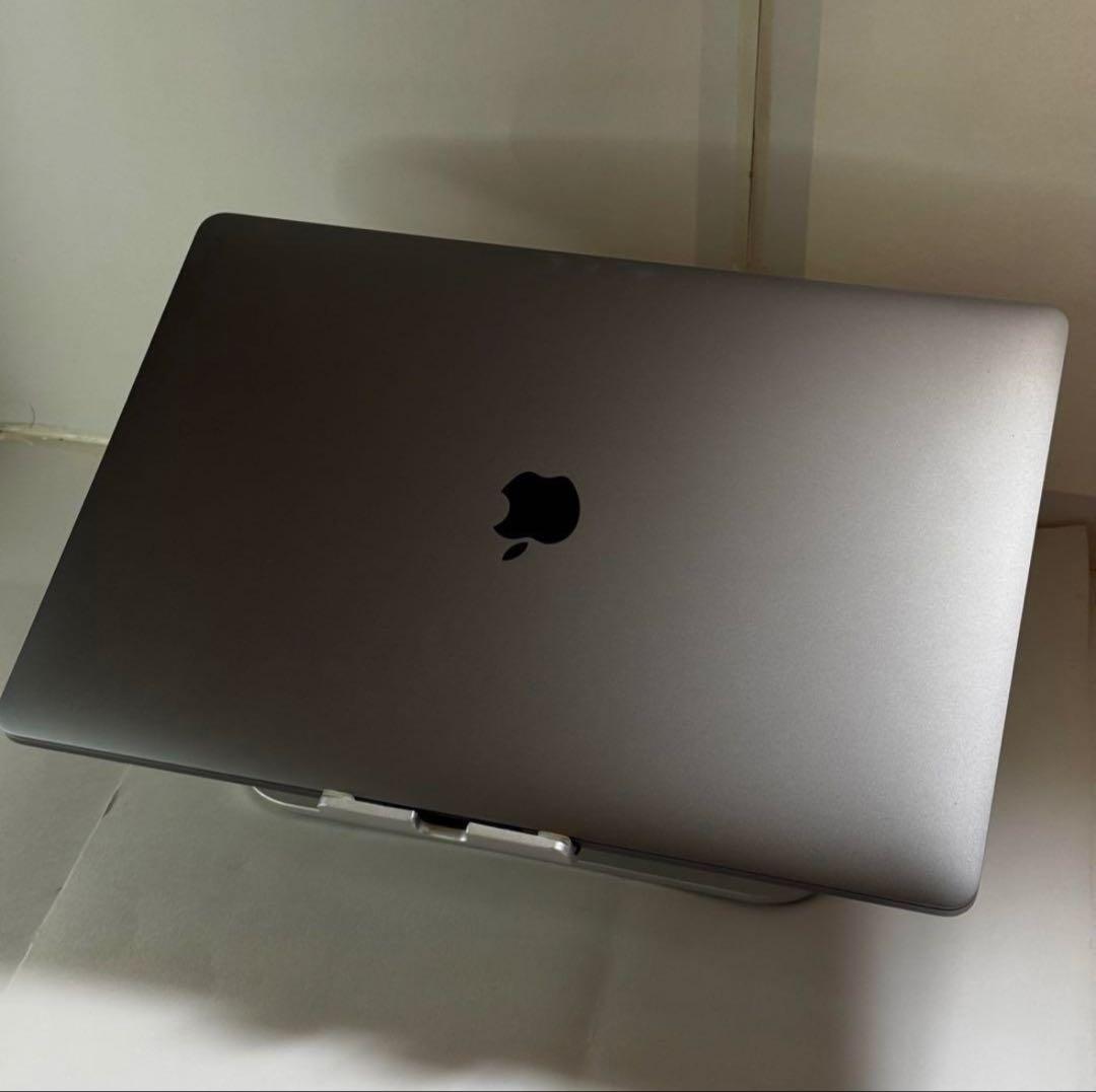美品☆MacBook Pro 15㌅ A1990 6コアi7/Pro555X搭載