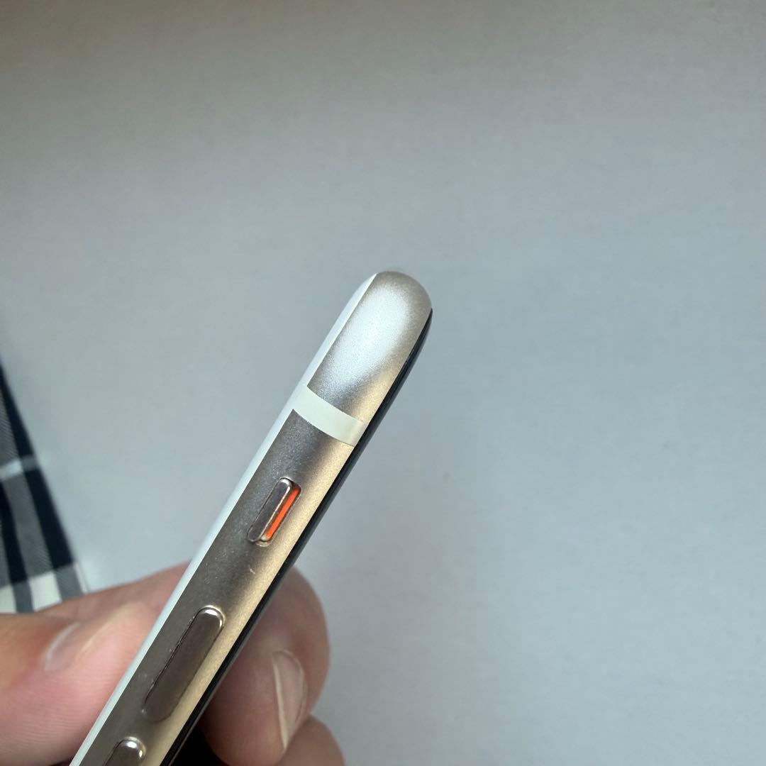 iPhoneSE 第三世代 64GB スターライト 本体のみ