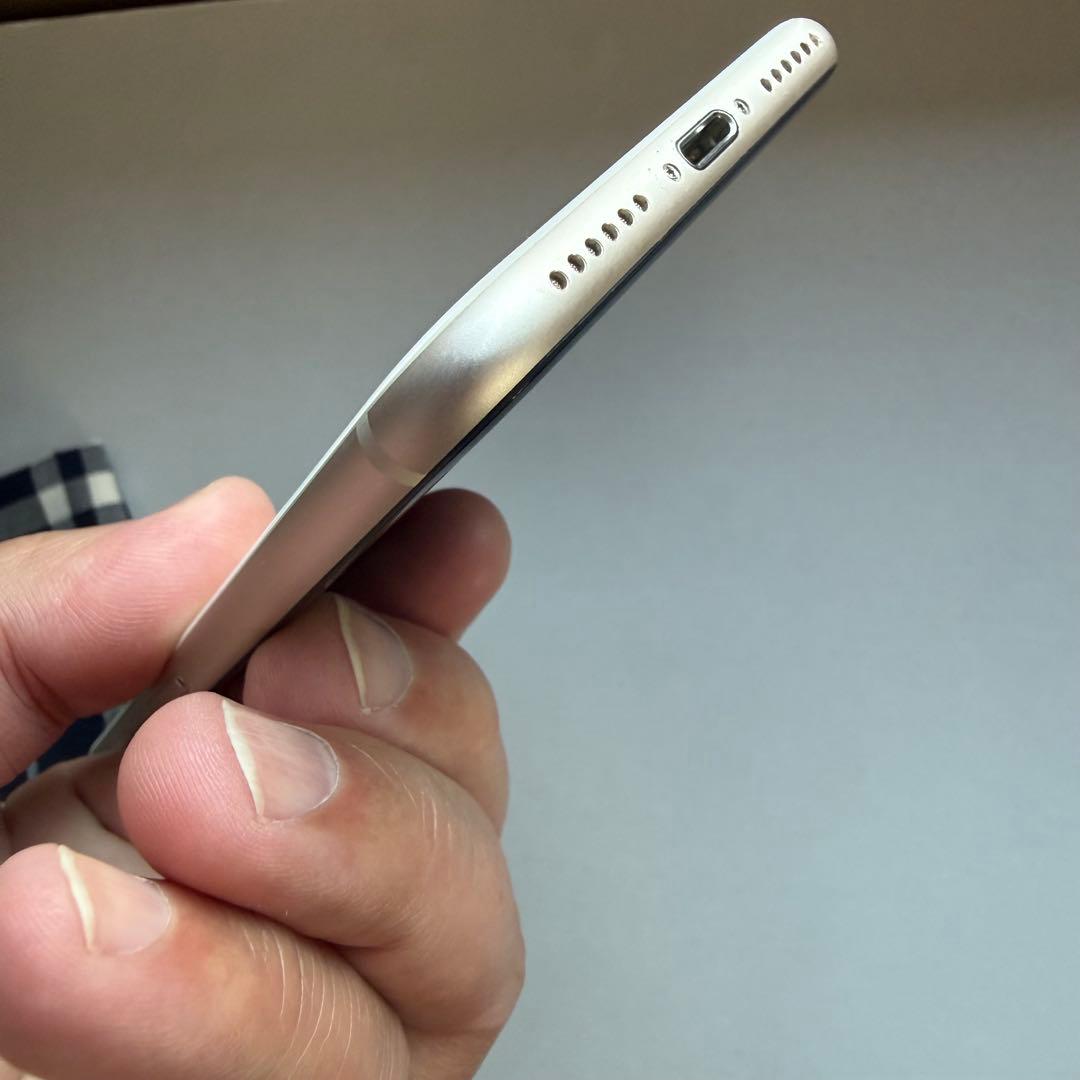 iPhoneSE 第三世代 64GB スターライト 本体のみ