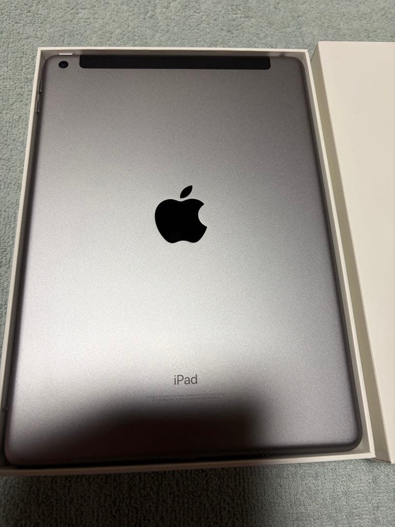 Apple iPad 第5世代 シルバー