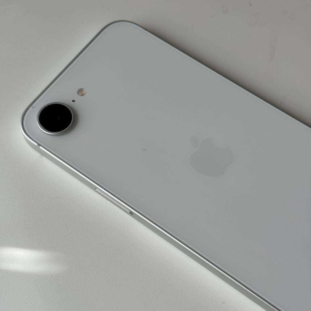 ひ*い様 【新品同様】iPhone 16e｜送料無料｜SIMフリー版　バッテリー