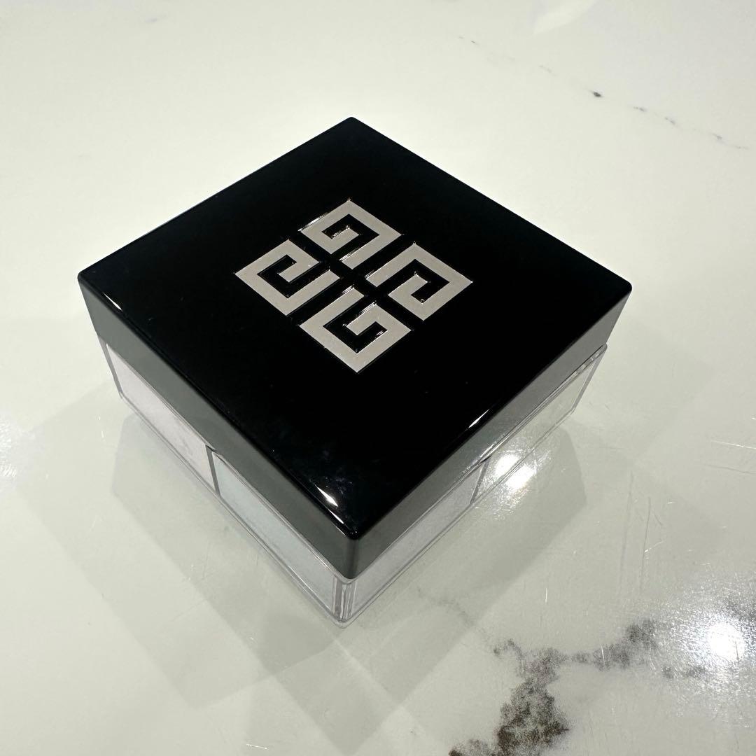 GIVENCHY プリズム・リーブル　4×2.5g