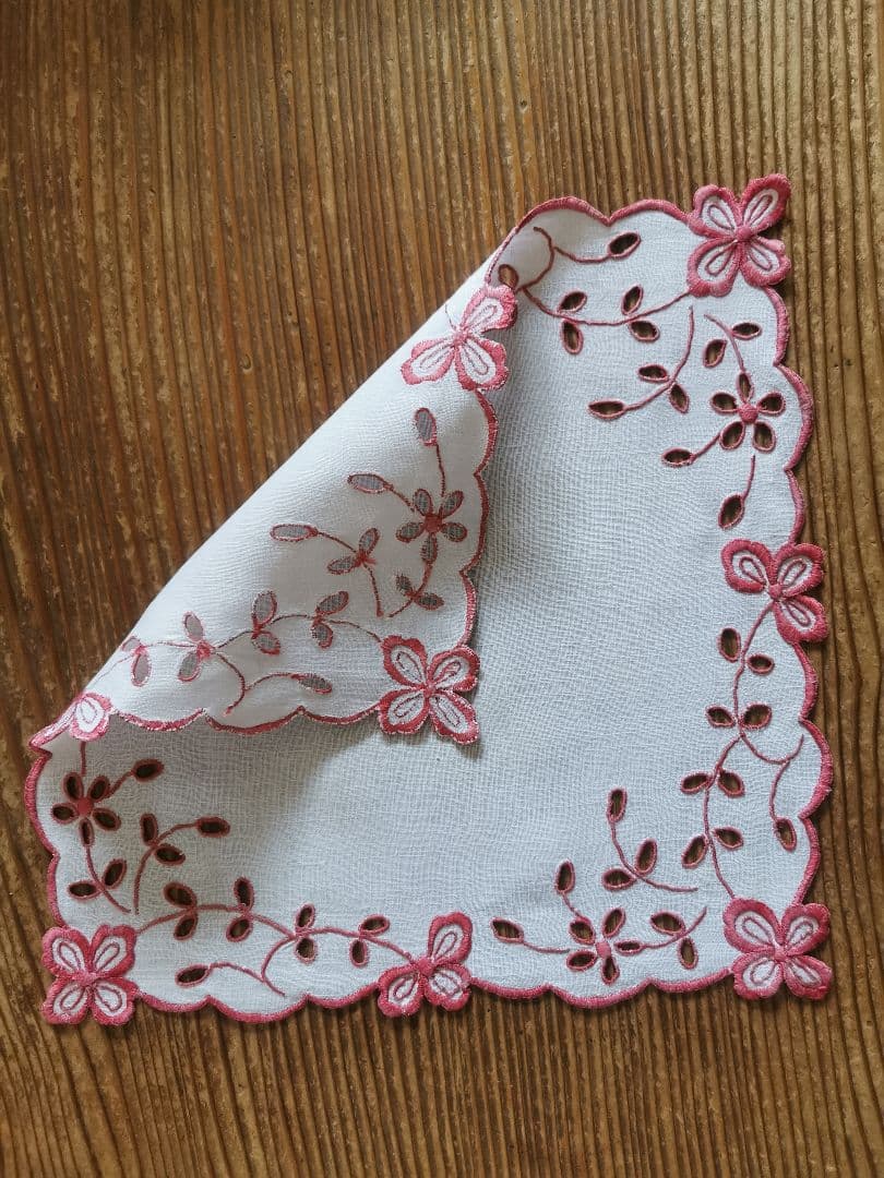 アンティーク フランス シャムロック/クローバー アイレット刺繍 リネンクロス