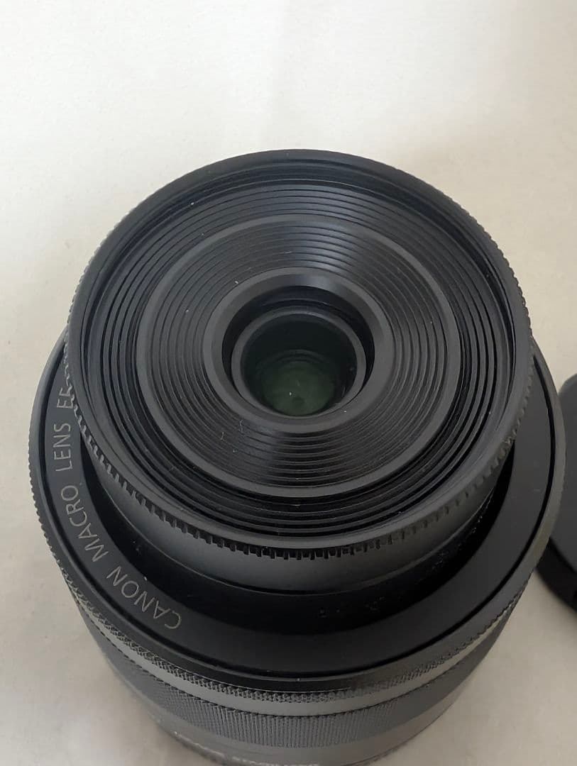 ​Canon EF-M28mm F3.5 マクロ IS STM