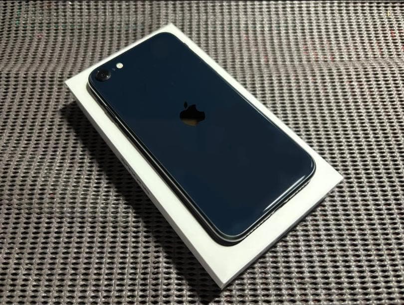 【美品】iphoneSE3 Mid Night 64g バッテリー99%！