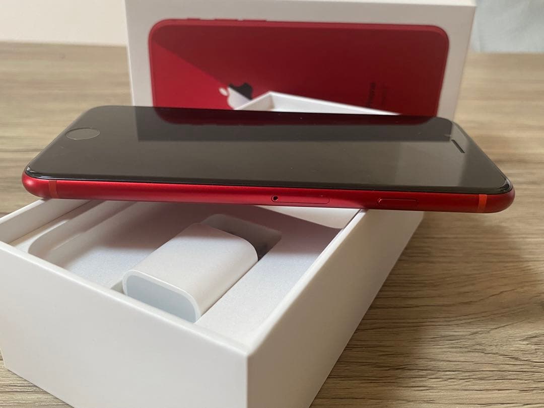 SIMフリーiPhone8 64GB アダプターと箱付き　ジャンク扱い