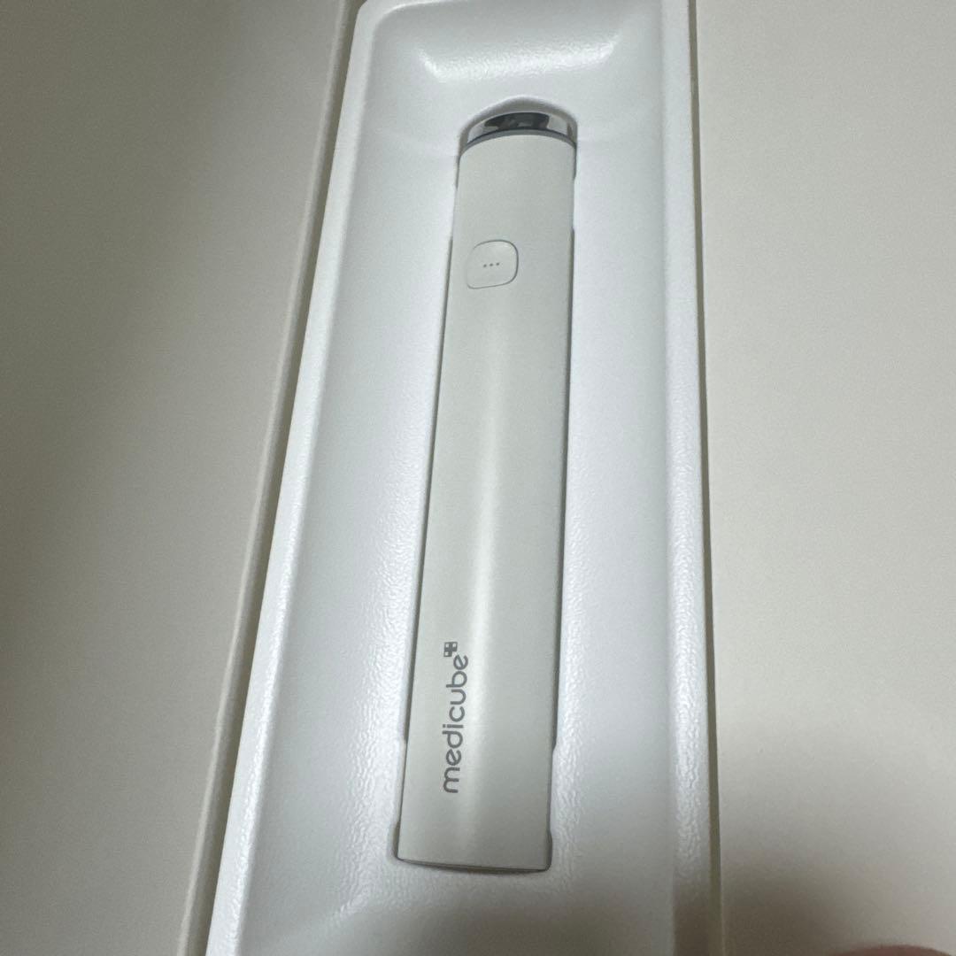 medicube PROMINI 美顔器　ホワイト