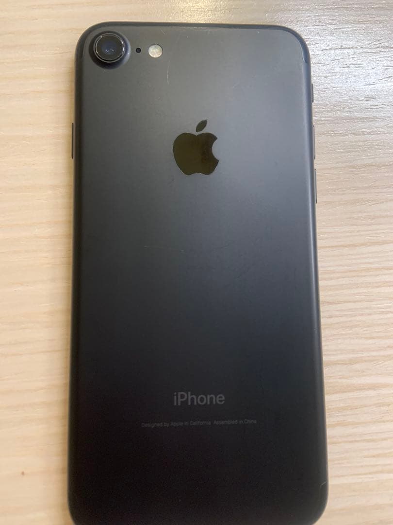 Apple iPhone 7 ブラック 本体