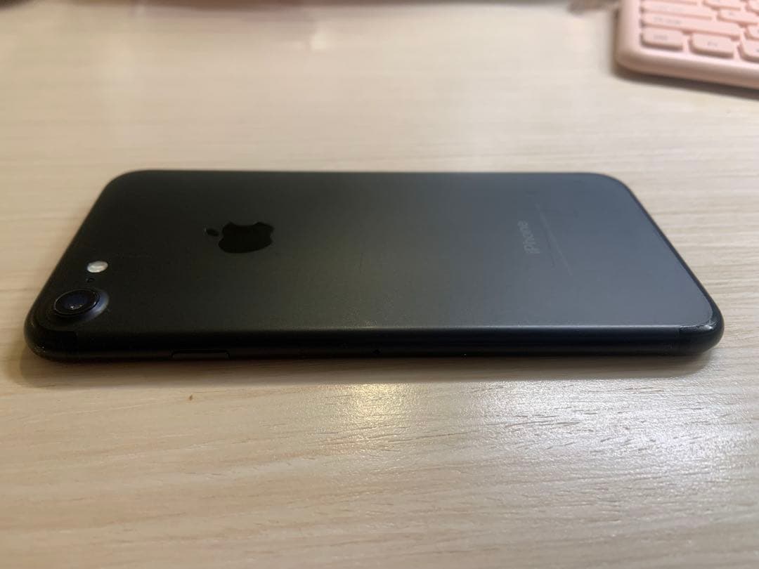 Apple iPhone 7 ブラック 本体