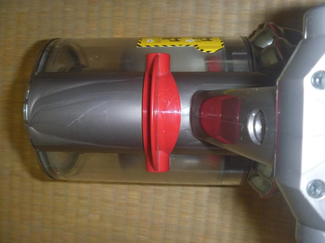 ダイソン SV12 コードレスクリーナー掃除機　充電器付　動作確認済