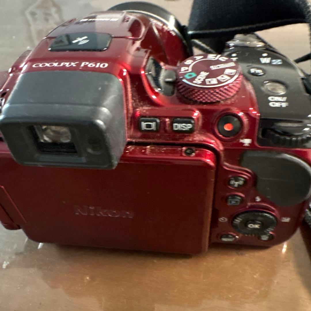 Nikon Coolpix P610 レッド