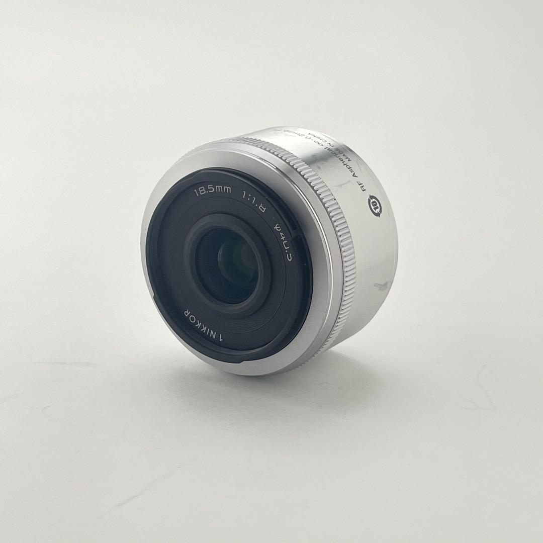 【美品・返品保証】Nikon1 J5シルバー18.5mm 単焦点標準レンズキット