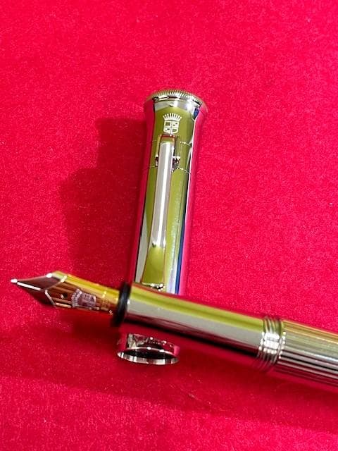 未使用品 ファーバーカステル万年筆 伯爵 プラチナコーティング 18k EF