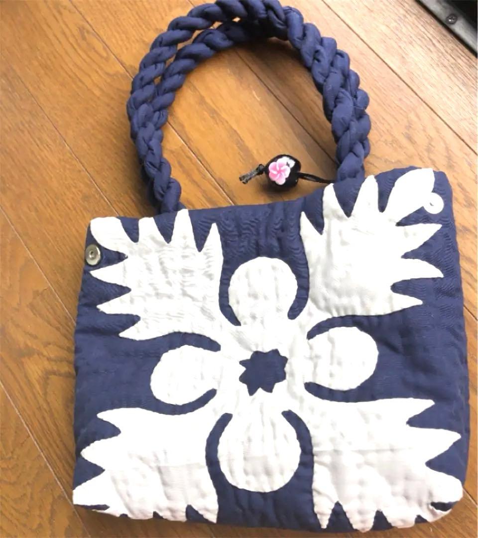 美品★ハワイアンキルトの綺麗なハンドバッグ（紺×白）