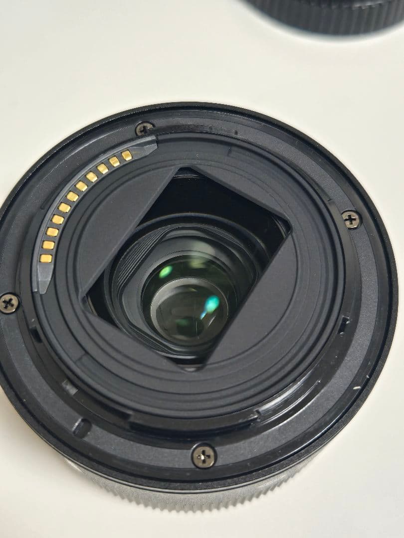 NIKKOR z 28mm f/2.8 レンズ