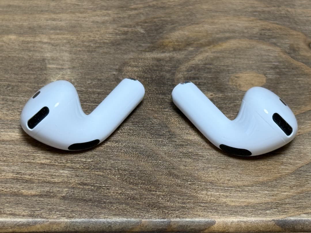 Apple アクティブノイズキャンセリング搭載 AirPods 4